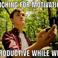 Tetap produktif saat bekerja dari rumah bukanlah perkara mudah. Butuh mencari inspirasi agar WFH bisa dilakukan dengan baik. Foto: meme work from home