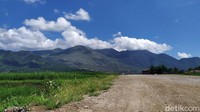 Terdapat sejumlah tempat wisata menarik yang berada di kawasan Gunung Guntur, di antaranya Tegal Malaka dan tempat wisata yang sangat kahot, pemandian air panas Cipanas. (Hakim Ghani/detikcom)