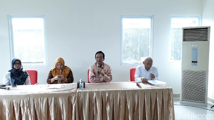 Gubernur DIY, Sri Sultan Hamengku Buwono (HB) X memberi keterangan tentang jumlah pasien Virus Corona di Yogyakarta, Rabu (18/3/2020).