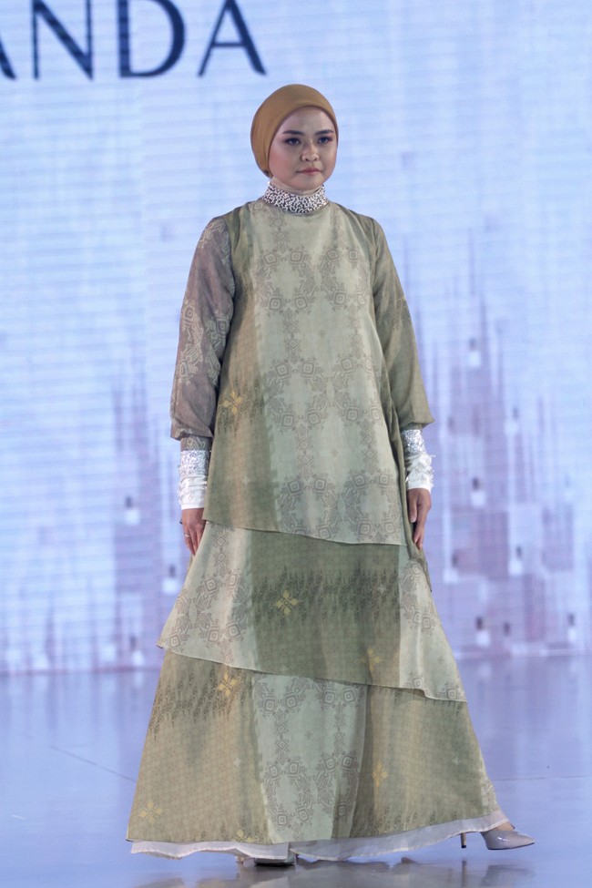Ria Miranda menghadirkan koleksi terbarunya yang bertajuk Dayu di Fashion Nation 2020, Senayan City, Jakarta. Jumat [13/3/2020]. Foto: Mohammad Abduh/Wolipop