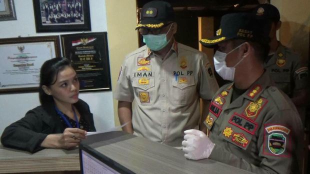 Satgas COVID-19 Purwakarta tutup paksa tempat hiburan untuk cegah Corona