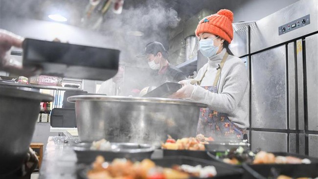 Mulia! Aksi Berbagi Makanan Gratis di Berbagai Negara Imbas Virus Corona