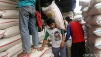 Stok beras di pasar ini dipastikan aman di tengah pandemi virus corona.
