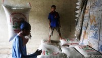 Direktur Utama Perum Bulog Budi Waseso (Buwas) sebelumnya telah memastikan stok pangan, khususnya beras aman. Masyarakat tak perlu resah dengan adanya virus corona di Indonesia.