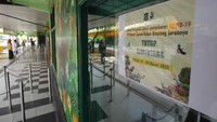 Lokasi wisata Kebun Binatang Surabaya di Jawa Timur, sejak Selasa (17/3/2020) sudah di tutup. PD Taman Satwa Kebun Binatang Surabaya menutup sementara tempat wisata itu pada 17-29 Maret 2020 guna mengantisipasi penyebaran virus Corona (COVID-19). Foto: ANTARA FOTO/Didik Suhartono
