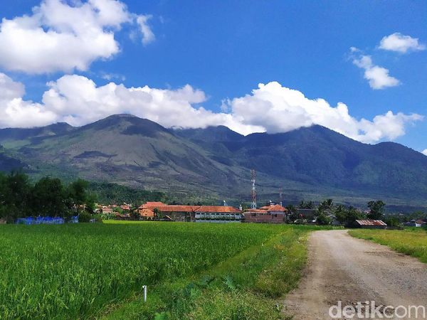 Indahnya Gunung Guntur Garut Pagi Ini