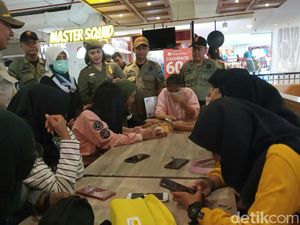 Duh, Bukan Belajar di Rumah, Pelajar Cirebon Malah Nongkrong di Mal