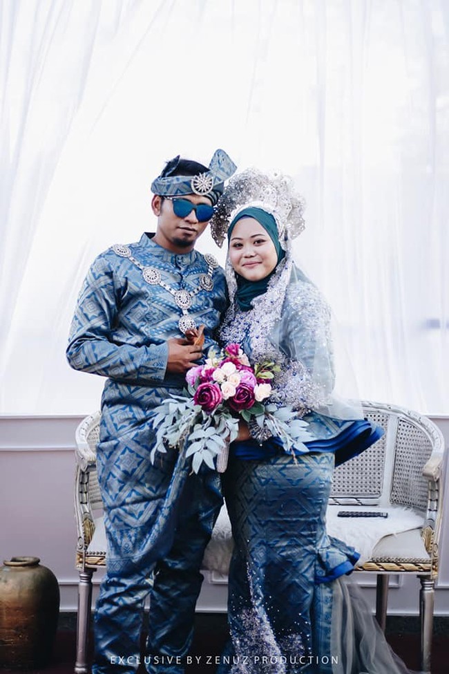 Cara tersebut dipilih oleh pengantin agar mengurasi kontak langsung atau bersentuhan  dengan orang lain tanpa menunda acara yang telah terlanjur dipersiapkan. Apakah kamu yang akan menikah dalam waktu dekat, tertarik menggunakan konsep pernikahan drive-thru ini? Foto: Facebook Dinas Bridal
