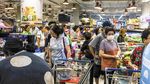 Potret Warga Malaysia Serbu Pusat Perbelanjaan