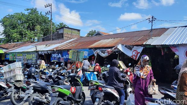Di Tengah Ancaman Corona, Pasar Tradisional Surabaya Masih Ramai