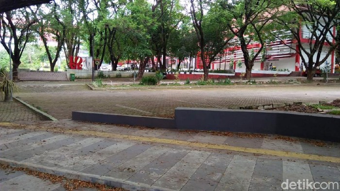 Universitas Hasanuddin (Unhas) Makassar telah tiga hari meliburkan aktivitas perkuliahan untuk mencegah penyebaran virus Corona. Kini kampus tersebut menjadi sepi.