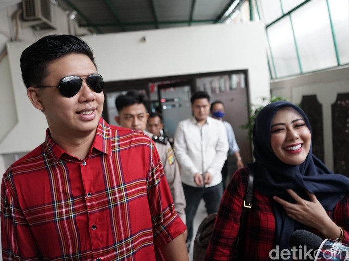Pablo Benoa dan Rey Utami saat ditemui di PN Jaksel.