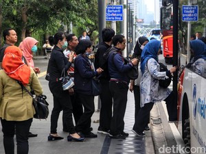 Penularan Virus Corona Masih Tinggi, Perusahaan Disarankan Siapkan Angkutan Karyawan