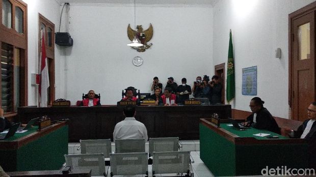 Jabar Hari Ini: Heboh Selebaran Hina Nabi Muhamad-Iwa Divonis 4 Tahun