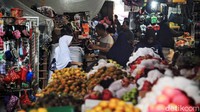 Apabila lockdown mau dilakukan selama dua minggu, maka kebutuhan pokok tidak boleh langka di pasar. Baik di pasar tradisional maupun pasar ritel modern. Ari Saputra/Dok. Detikcom.