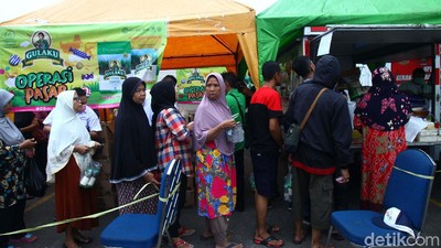 Warga Serbu Operasi Pasar Bulog