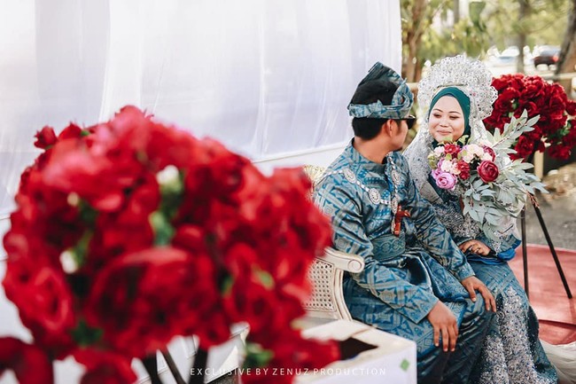 Kemudian setelah tamu mengambil makanan, isyaratkan lagi salam dari dalam mobil sambil mengucapkan selamat untuk kedua mempelai dan rasa terimakasih. Dan selanjutnya tamu diperkenankan pulang. Foto: Facebook Dinas Bridal