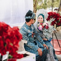 Kemudian setelah tamu mengambil makanan, isyaratkan lagi salam dari dalam mobil sambil mengucapkan selamat untuk kedua mempelai dan rasa terimakasih. Dan selanjutnya tamu diperkenankan pulang. Foto: Facebook Dinas Bridal