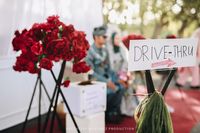 Hindari Virus Corona, Pengantin Ini Gelar Pesta Drive-Thru