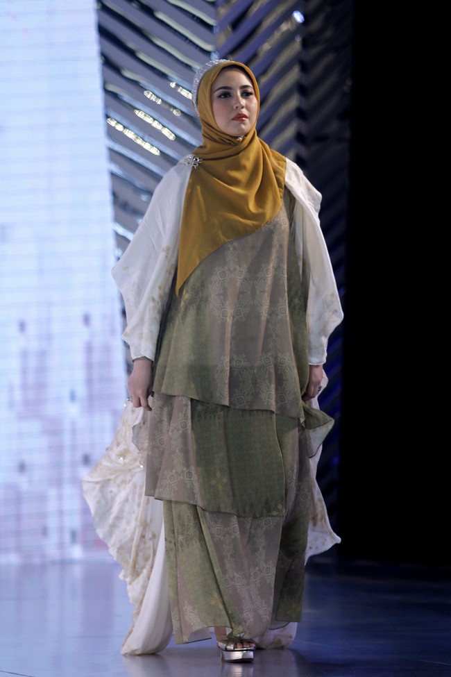 Ria Miranda menghadirkan koleksi terbarunya yang bertajuk Dayu di Fashion Nation 2020, Senayan City, Jakarta. Jumat [13/3/2020]. Foto: Mohammad Abduh/Wolipop