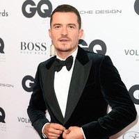 Orlando Bloom memulai hari dengan semangat positif, yakni membaca kata-kata motivasi. Setelah itu kekasih Katy Perry ini akan sarapan dengan minum campuran bubuk hijau dan bubuk kolagen.  Foto: Getty Images