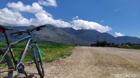 Gunung Guntur juga kerap menjadi track idola para pendaki. Kabarnya, gunung ini kerap digunakan untuk melatih pendaki pemula. (Hakim Ghani/detikcom)