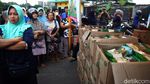 Warga Serbu Operasi Pasar Bulog