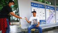 Saat ini hand sanitizer banyak dicari orang untuk mencegah penularan virus corona. Hal ini tentu membuat hand sanitizer mulai langka dijumpai di pasaran.