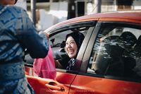 Hindari Virus Corona, Pengantin Ini Gelar Pesta Drive-Thru