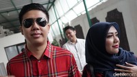 Mereka akan menjalani persidangan atas kasus Ikan Asin yang menjeratnya. Pool/Palevi S/detikFoto.