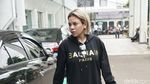 Aksi Nikita Mirzani Naik Moge, Katanya Sih Mau Nyopotin Baliho