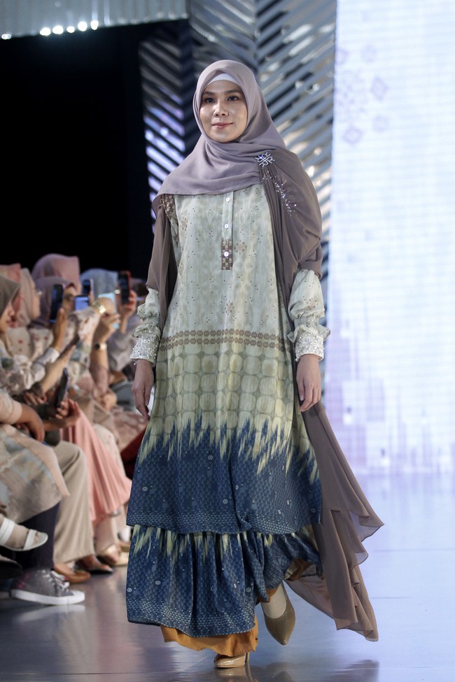 Ria Miranda menghadirkan koleksi terbarunya yang bertajuk Dayu di Fashion Nation 2020, Senayan City, Jakarta. Jumat [13/3/2020]. Foto: Mohammad Abduh/Wolipop