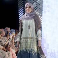 Ria Miranda menghadirkan koleksi terbarunya yang bertajuk Dayu di Fashion Nation 2020, Senayan City, Jakarta. Jumat [13/3/2020]. Foto: Mohammad Abduh/Wolipop