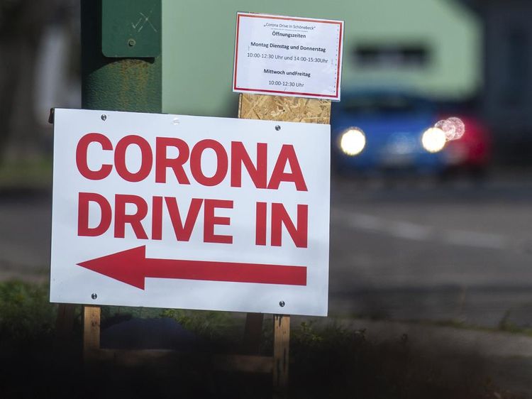 Indonesia Kapan? Ini Suasana Drive Through Tes Corona di Banyak Negara
