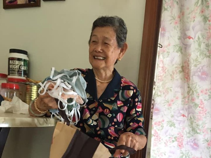 ibu bikin masker ibu bikin masker