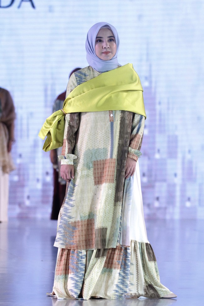 Ria Miranda menghadirkan koleksi terbarunya yang bertajuk Dayu di Fashion Nation 2020, Senayan City, Jakarta. Jumat [13/3/2020]. Foto: Mohammad Abduh/Wolipop