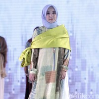 Ria Miranda menghadirkan koleksi terbarunya yang bertajuk Dayu di Fashion Nation 2020, Senayan City, Jakarta. Jumat [13/3/2020]. Foto: Mohammad Abduh/Wolipop