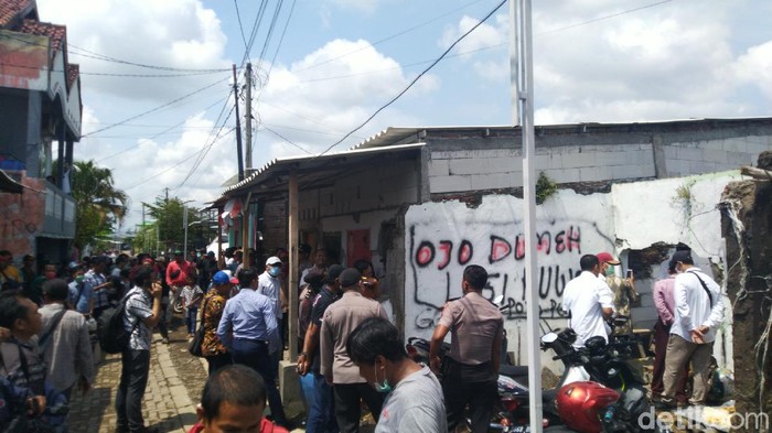 Suasana eksekusi lahan PT KAI DAOP 4 di Semarang