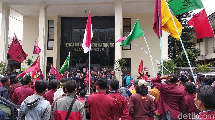 Mahasiswa demo tolak eksekusi panti asuhan