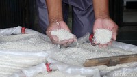 Selain Perum Bulog, Bareskrim Polri juga menjamin stok beras cukup hingga Lebaran mendatang.
