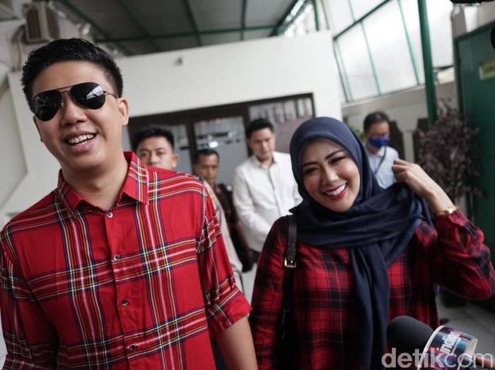 Pablo Benoa dan Rey Utami saat ditemui di PN Jaksel.