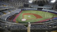 Kondisi tersebut membuat pemerintah Korea Selatan mengeluarkan berbagai kebijakan guna mencegah penyebaran virus Corona kian meluas di masyarakat. Salah satunya dengan melakukan penyemprotan disinfektan secara masif di seluruh penjuru negeri. Foto: AP/Lee Jin-man