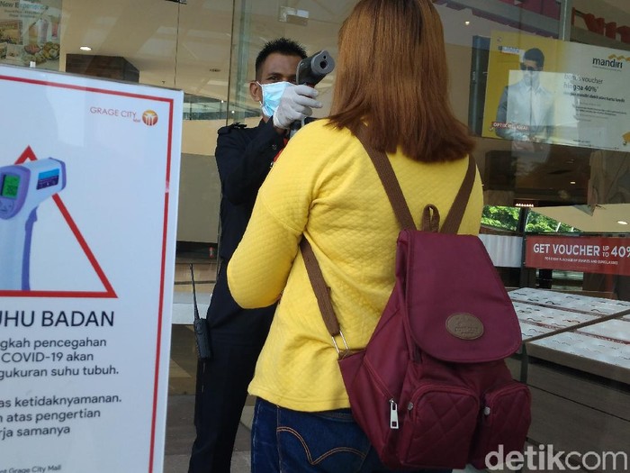 Suhu Tubuh 38 Derajat Celsius Dilarang Berkunjung di Mal Cirebon