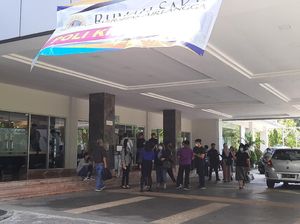 Akhirnya Keluarga Pasien Positif Corona di Surabaya Diperiksa di RS Unair