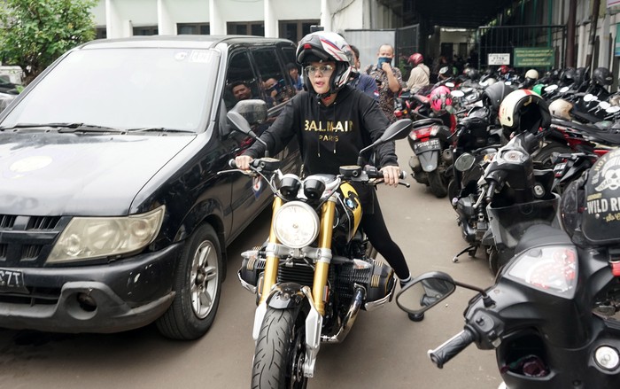 Nikita Mirzani saat ditemui di PN Jaksel.
