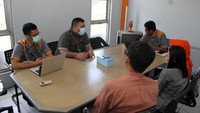 Selain itu, dalam pelaksanaan proses likuidasi PT BPR Sekar, LPS mengambil alih dan menjalankan segala hak dan wewenang pemegang saham termasuk hak dan wewenang RUPS bank. Selanjutnya, hal-hal yang berkaitan dengan pembubaran badan hukum dan proses likuidasi PT BPR Sekar akan diselesaikan oleh Tim Likuidasi yang dibentuk LPS. (LPS)