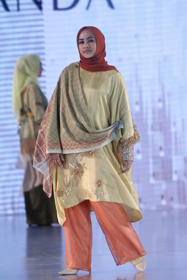 Ria Miranda menghadirkan koleksi terbarunya yang bertajuk Dayu di Fashion Nation 2020, Senayan City, Jakarta. Jumat [13/3/2020]. Foto: Mohammad Abduh/Wolipop