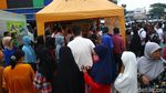 Warga Serbu Operasi Pasar Bulog
