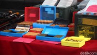 12 ribu peluru berbagai kaliber juga diamankan dari para tersangka.
