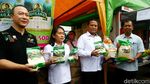 Warga Serbu Operasi Pasar Bulog